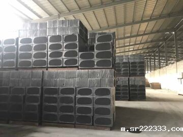 建筑外墙保温板选用石墨改性水泥基保温板，A级防火，施工方便，粘接好，寿命长